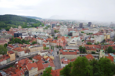 【日本語公認ガイド】【専用車】
ブレッド湖と世界遺産リュブリャナを巡る充実の1日ツアー