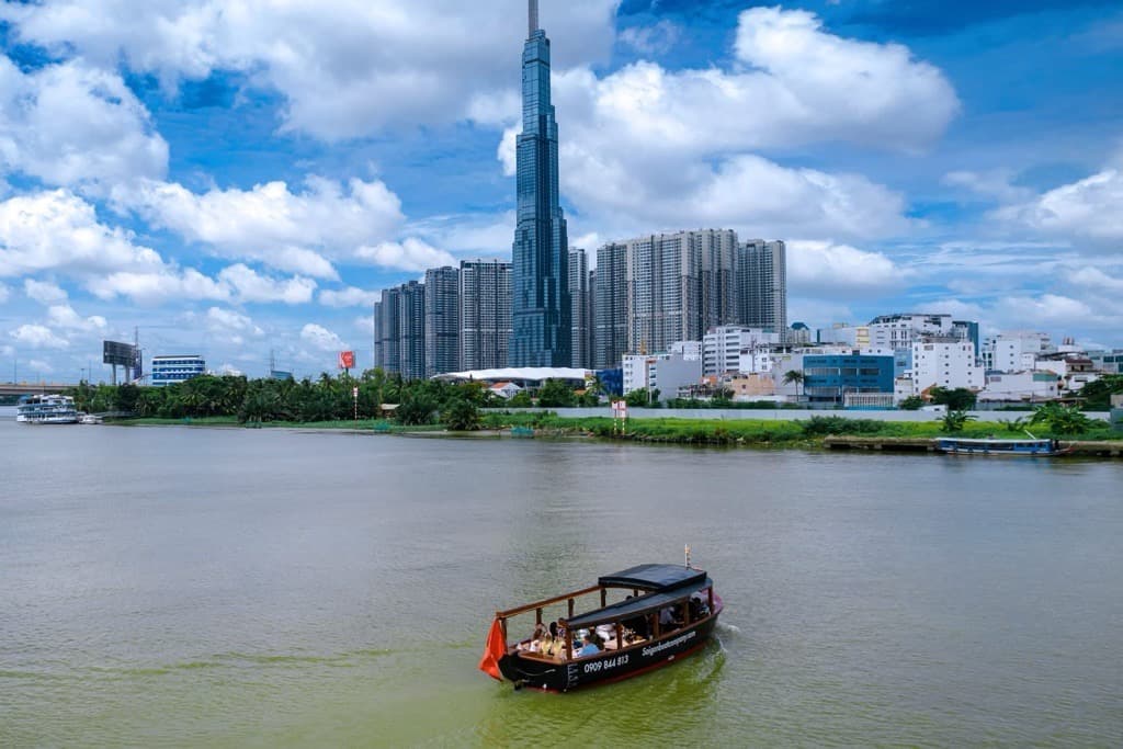 サイゴンリバー遊覧船<br>川から優雅にホーチミン観光<br>1時間お手頃クルーズ(英語ガイド)