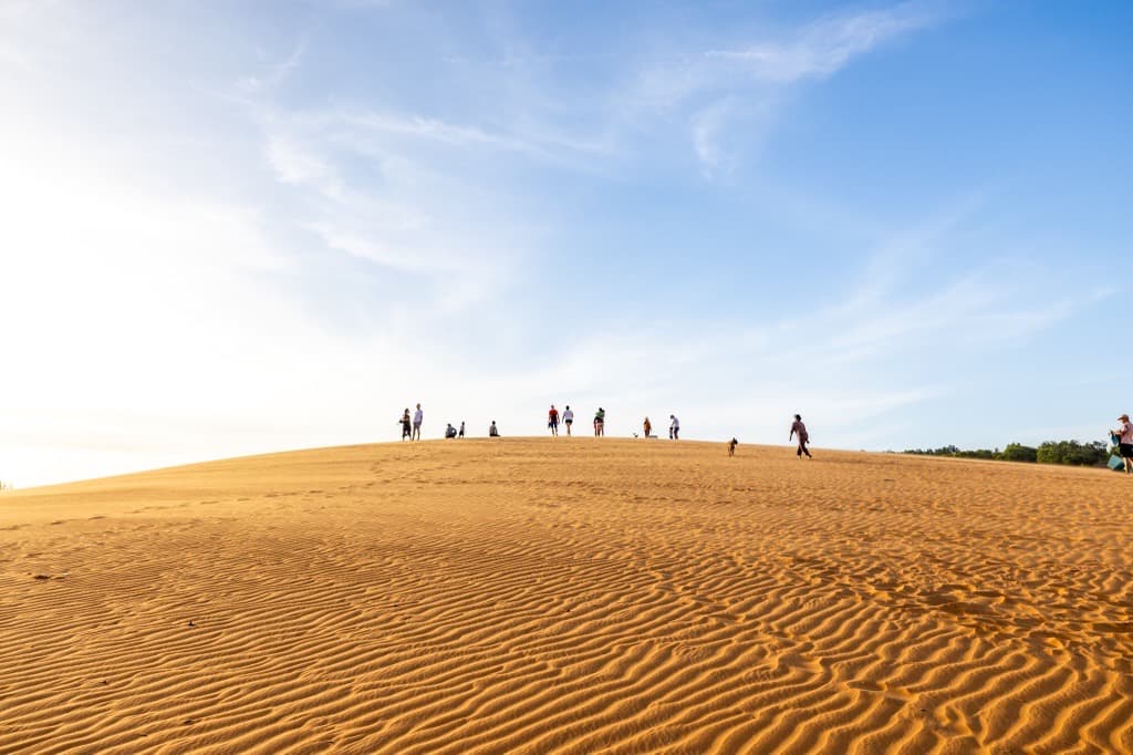 ムイネー/Mui Ne<br>ベトナムの砂丘リゾートへ行く1日ツアー<br>~絶景・赤砂丘の夕日を目指して~<br>(ホーチミン発日帰り/日本語ガイド)